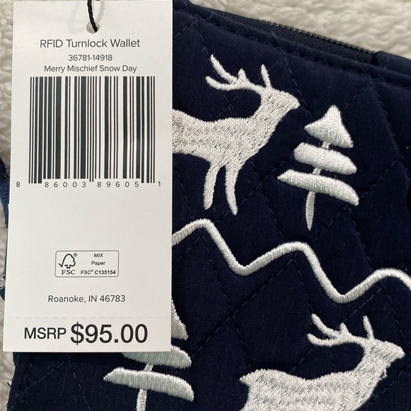 ❄️🆕Vera Bradley Turnlock RFID Wallet “Merry Mischief Snow Day❄️Navy Blue - Picture 8 of 9